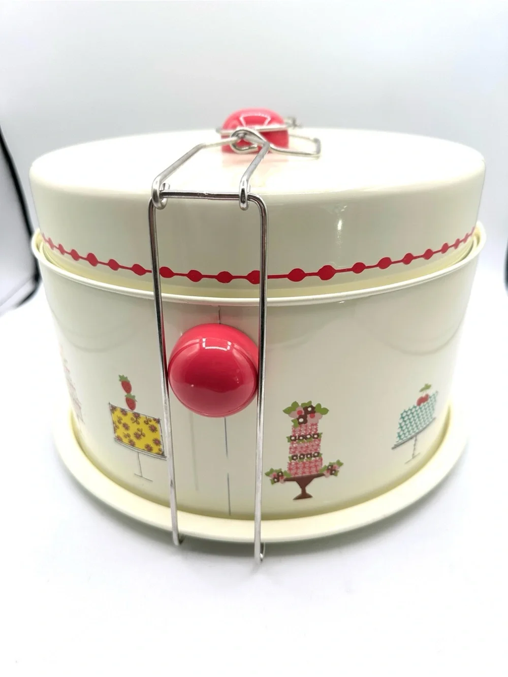Enamel Tin Cake Saver/ Carrier. Retro Design. 4 pieces.
